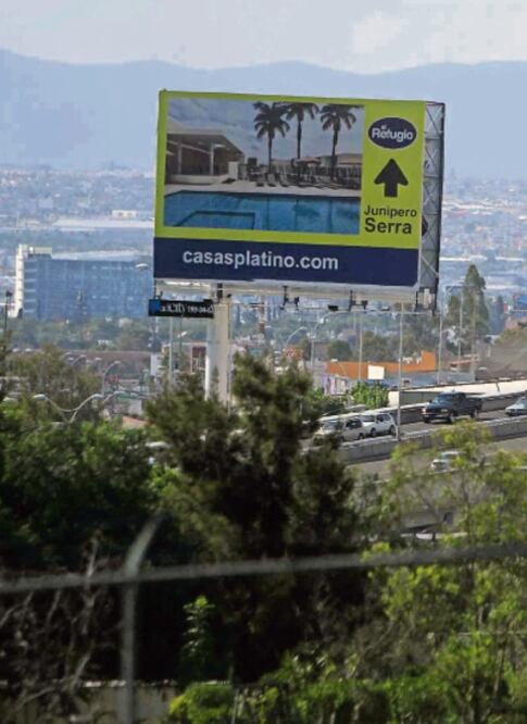 Clausuran 18 anuncios publicitarios ilícitos | Querétaro