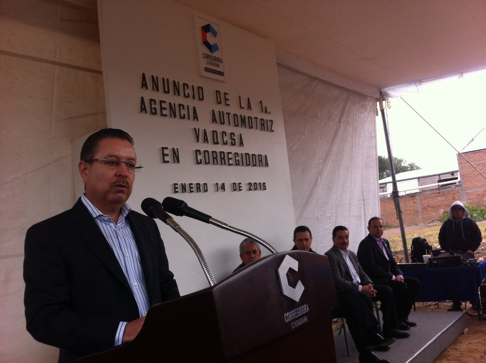 Colocan primera piedra de agencia automotriz en Corregidora