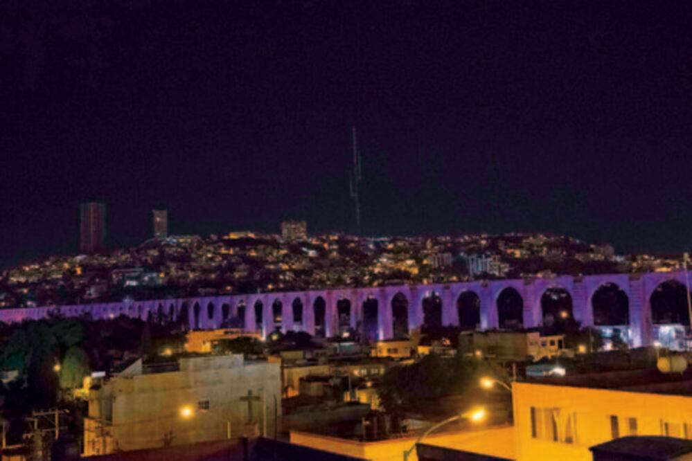 Monumentos se iluminan de rosa