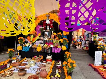 Con altares de muertos, los barrios de Querétaro reconocen el legado