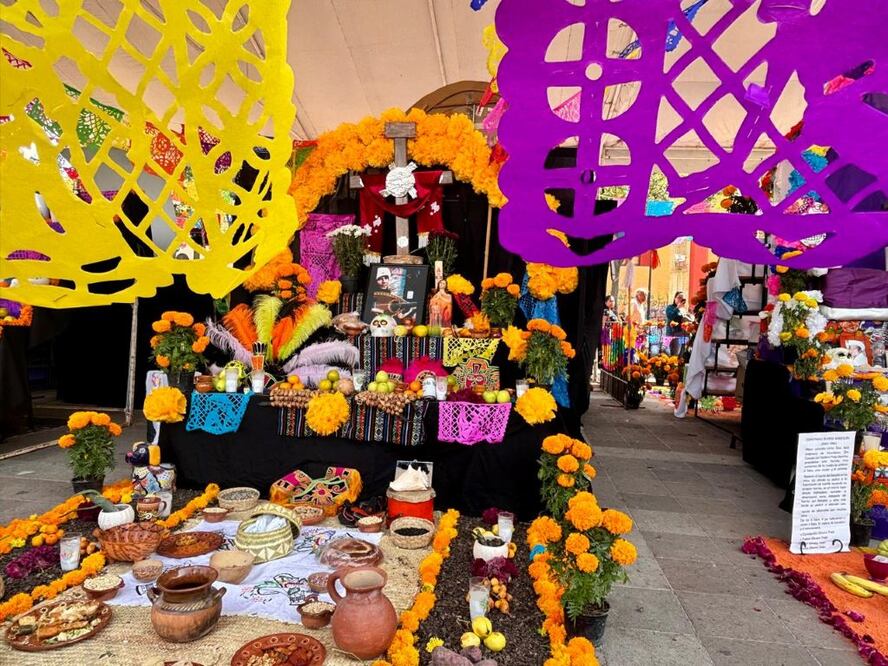 Altares de muertos de los barrios de Querétaro. Foto: Demian Chávez