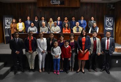 Universitarios muestran su talento en oratoria y debate