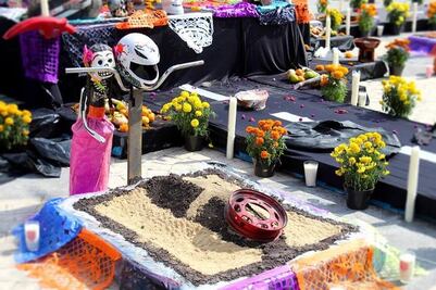 Rugen motocicletas desde el más allá