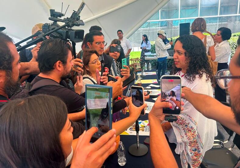 Astrid Ortega niega incurrir en actos anticipados de campaña
