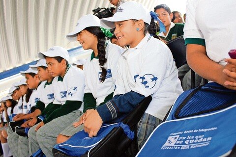 Entregan becas a 232 jóvenes de Tequis