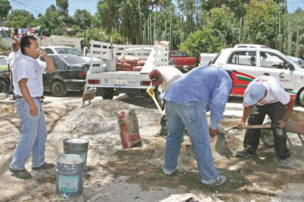 Anuncia Zapata más obras