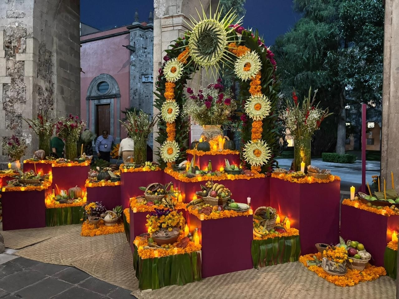 Día de Muertos. Querétaro presente en ofrenda de Palacio Nacional