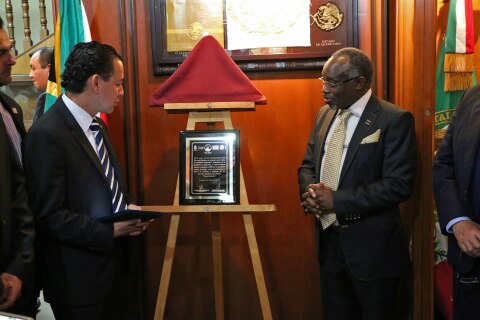 “La guerra no resolverá problemas en México”