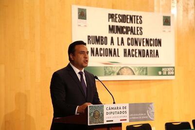 Luis Nava pide aumento de recursos a municipios  