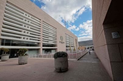 Revisarán salarios de funcionarios en la capital: alcalde