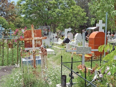 Buscan espacios en panteones de SJR