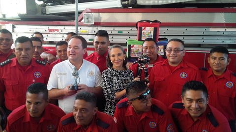 Florinda Meza es madrina de bomberos