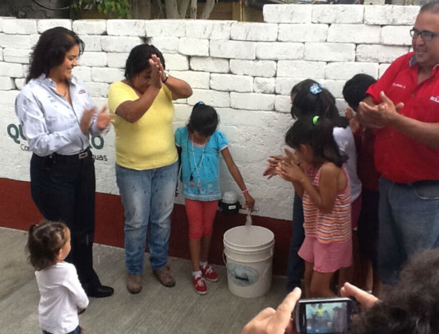 Entregan contratos de  agua potable en Real de San Pedro