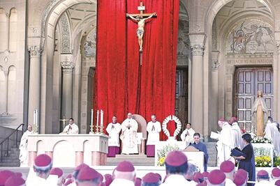 Celebran santificación de fraile