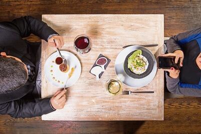 Se enfrentan en la mesa