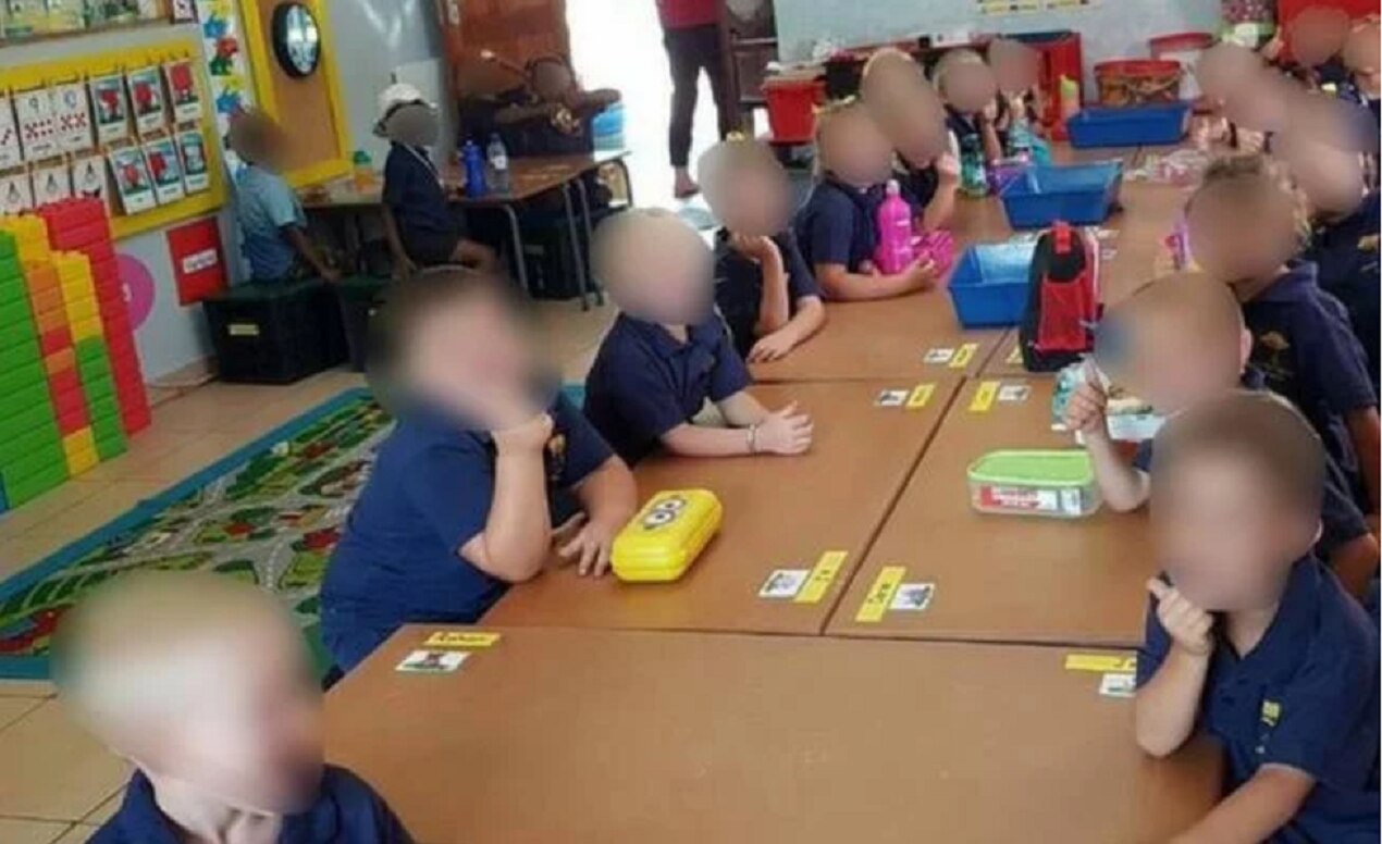 Maestra en Sudáfrica separa a alumnos "por raza"