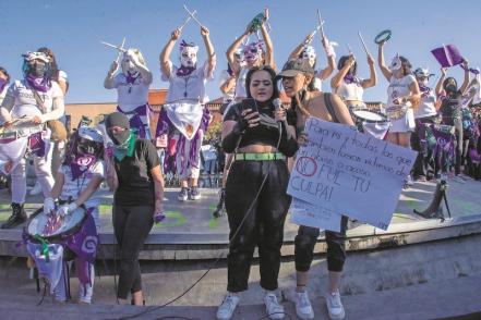 "Ni una más, ni una más, ni una detenida más", gritaron las mujeres por el 8M en Querétaro 