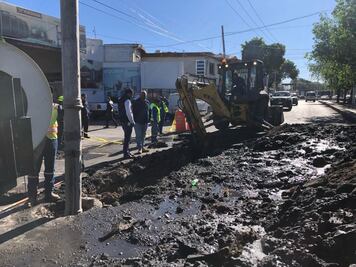 ¡Toma rutas alternas! Cierran Avenida Universidad por socavón