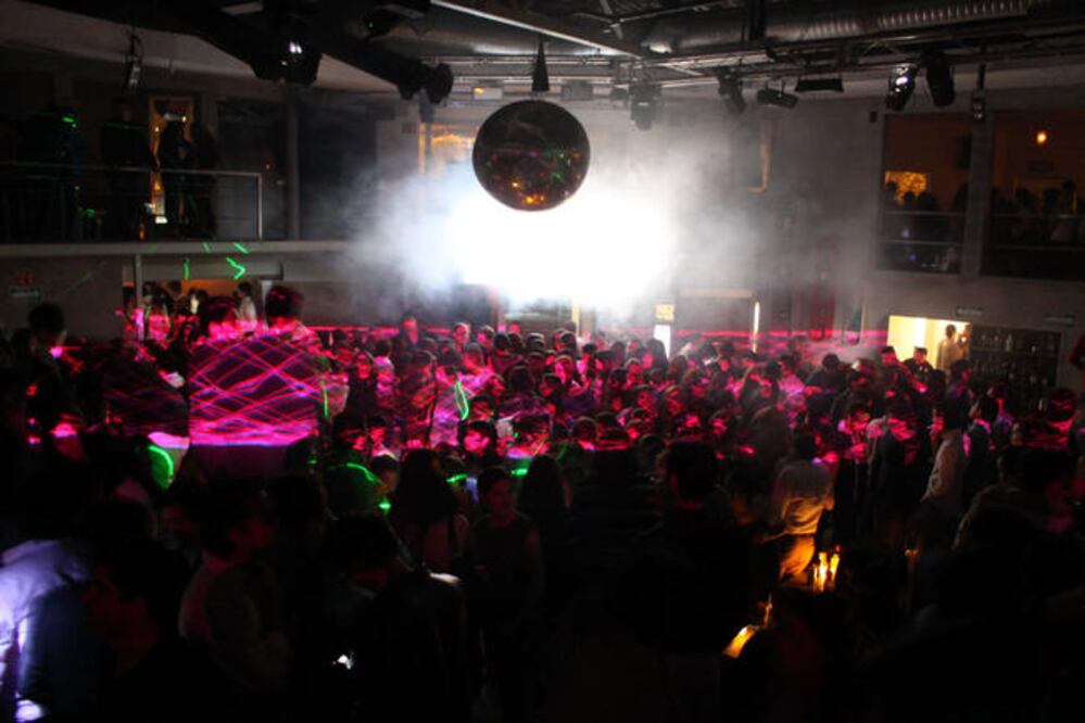 Las autoridades prevén reforzar las medidas de seguridad en los 260 bares y antros que hay en el estado (ARCHIVO EL UNIVERSAL)