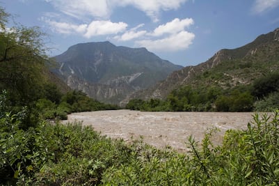 Toma precauciones, inició el desfogue en la Presa Zimapán