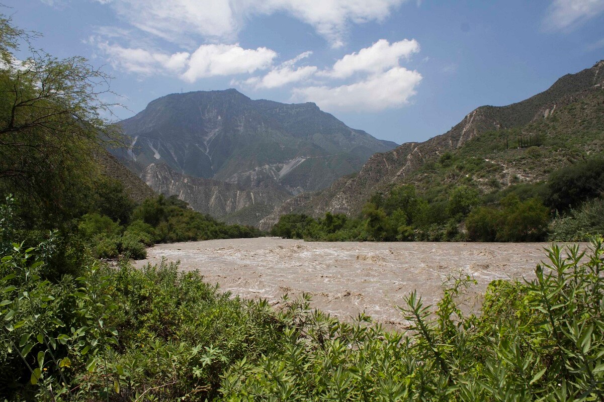 Toma precauciones, inició el desfogue en la Presa Zimapán