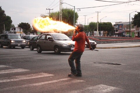 Tragafuegos, para mantener a sus hijos