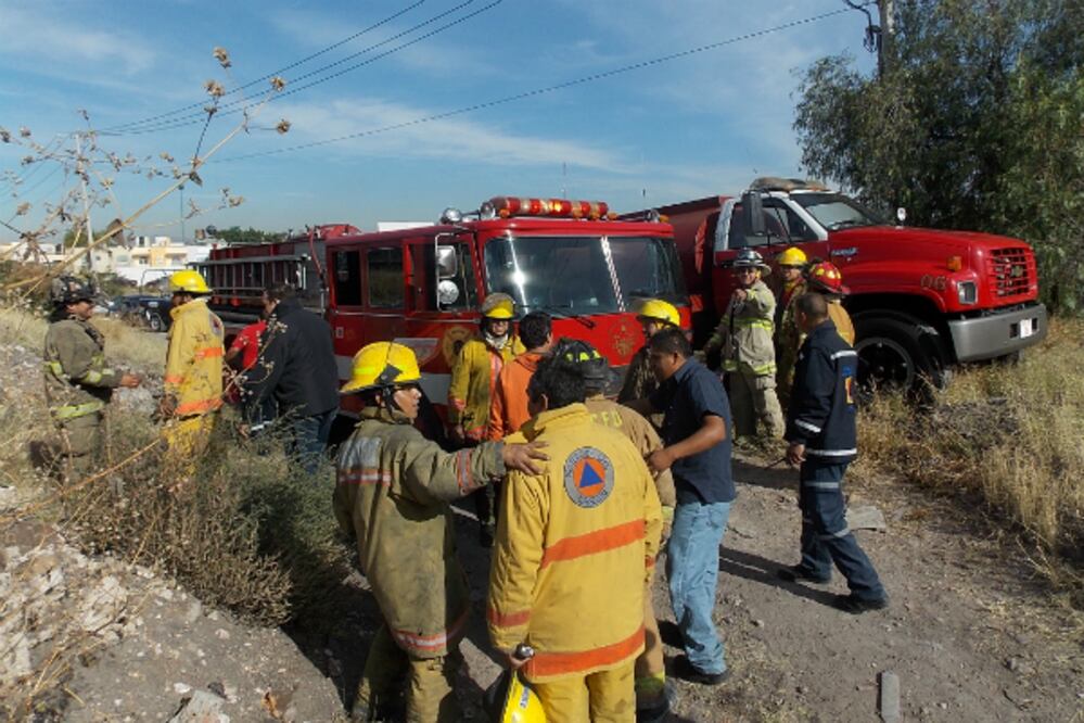 Arden decenas de llantas