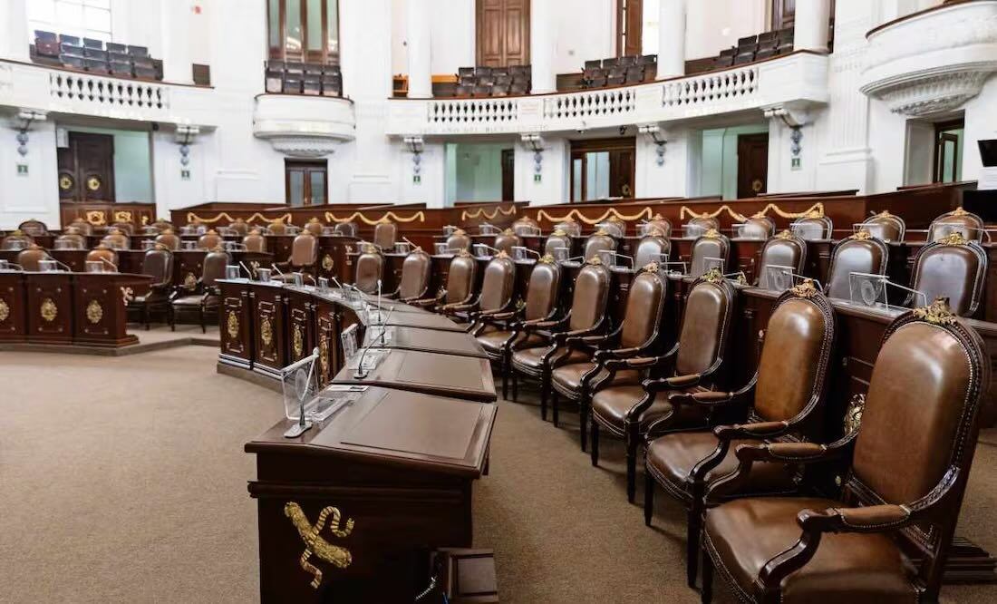 La alfombra nunca se había cambiado, ya tenía seis legislaturas, señaló la morenista Martha Ávila 3 de febrero. Foto: Hugo Salvador / EL UNIVERSAL