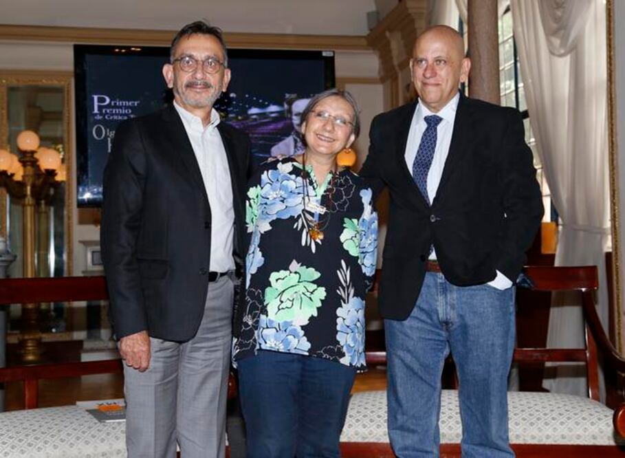 Angel Ancona, Lucila Rousset y Eduardo Vázquez anunciaron el premio. (AGUSTIN SALINAS. EL UNIVERSAL)