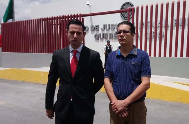 Tras la audiencia desahogada en el Centro de Justicia del Poder Judicial de la Federación en Querétaro, donde se declaró sobreseído el caso. / FOTO: MARITTZA NAVARRO