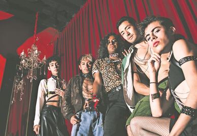 Indómitos, a escena con todo y tácticas para ligar