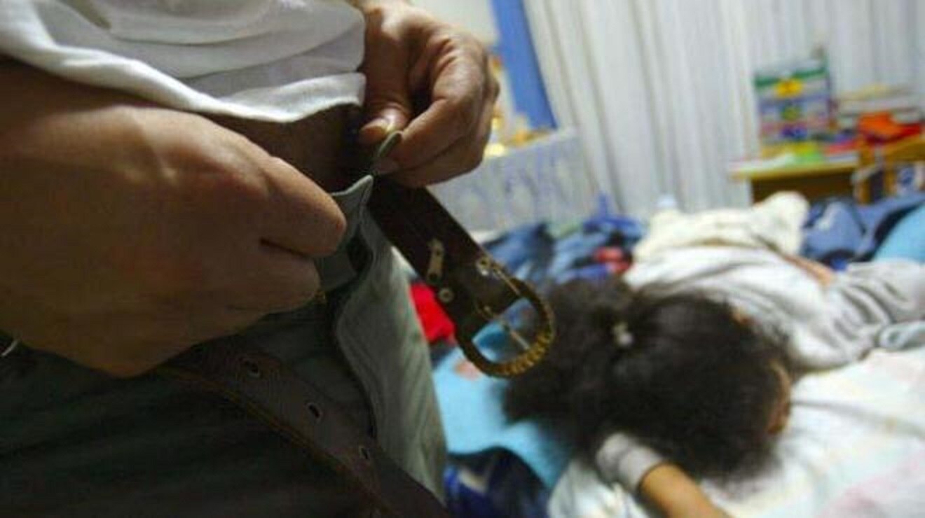 Condenan a 44 años de prisión a ex policía por violar a cuatro mujeres 