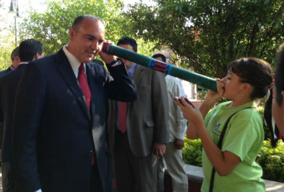 Vencen la timidez con susurros