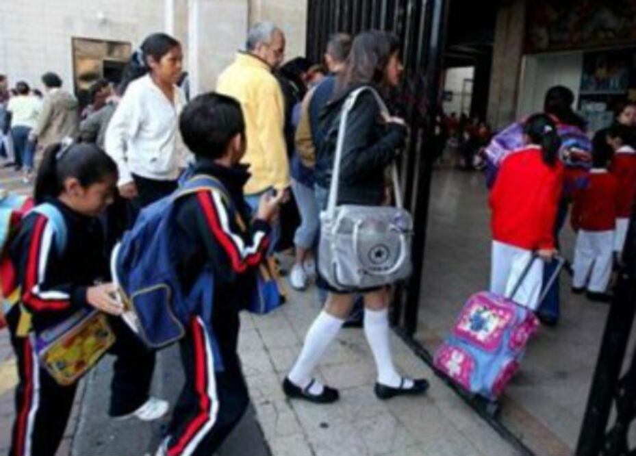Regresan 460 mil estudiantes a clases