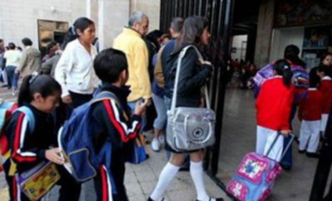 Regresan 460 mil estudiantes a clases