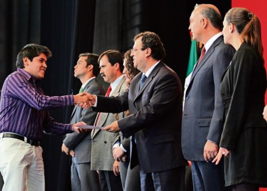 Inauguran exposición de oferta educativa 