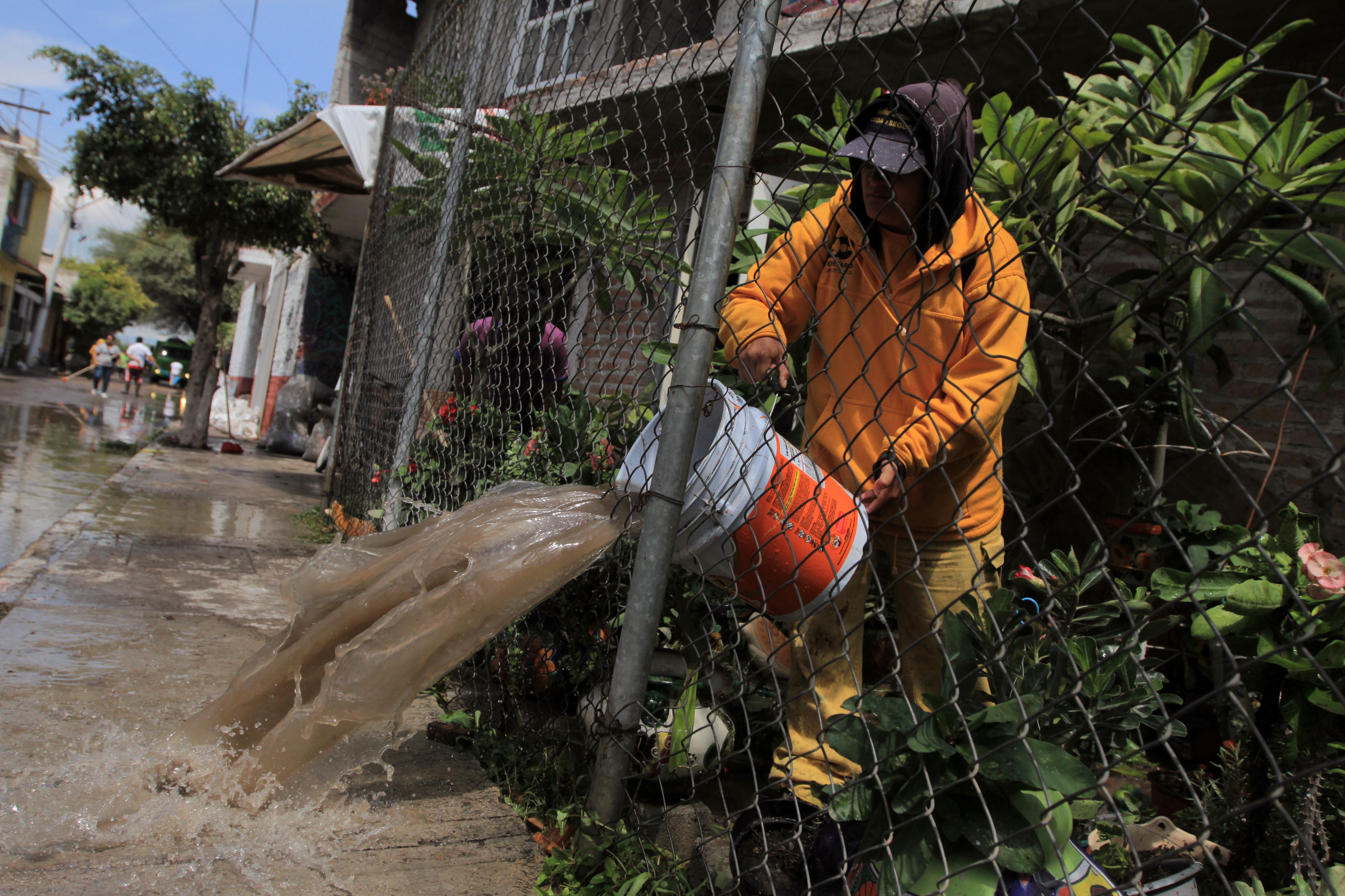 En capital, entra agua a 30 casas