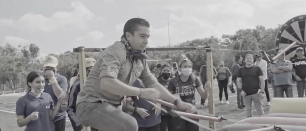 Video. Con “nuevo” look, alcalde lanza rap para rendir informe de gobierno en Querétaro