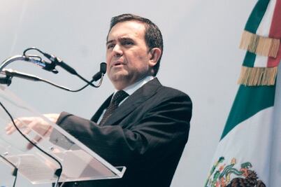 Caída del peso, lucha especulativa entre petroleras: Ildefonso Guajardo