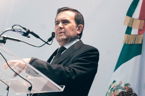 Caída del peso, lucha especulativa entre petroleras: Ildefonso Guajardo