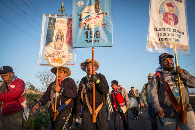 A 9 días, tragedia y fe acompañan a peregrinos