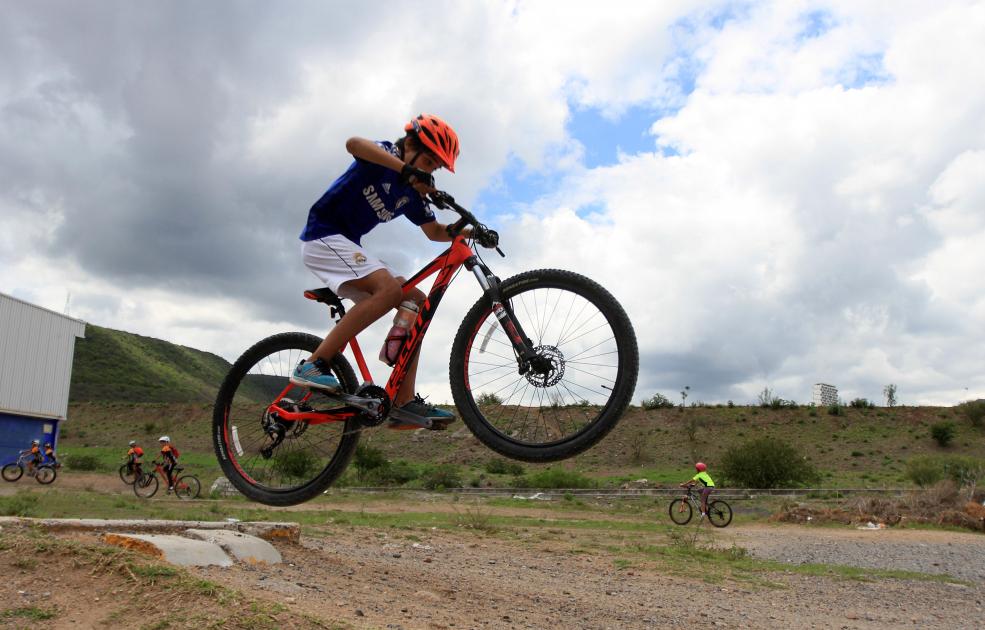 Bici-escuela: enseñan a rodar desde los 3 años