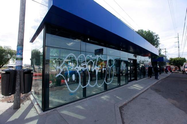 Vandalismo afecta paradas tipo Dubái