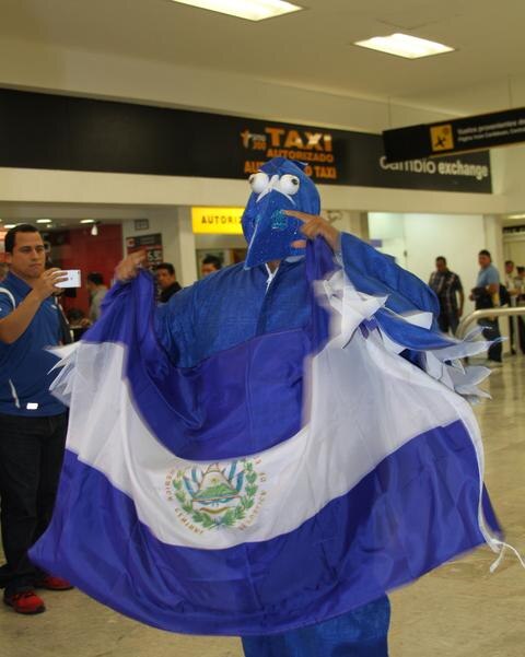 Intimidan a los salvadoreños