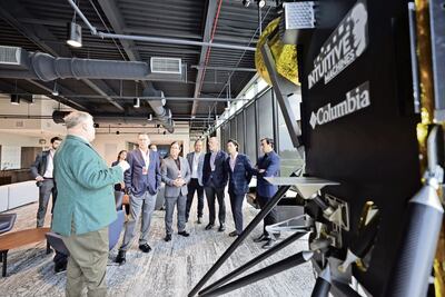 Comitiva estatal visita firmas aeroespaciales