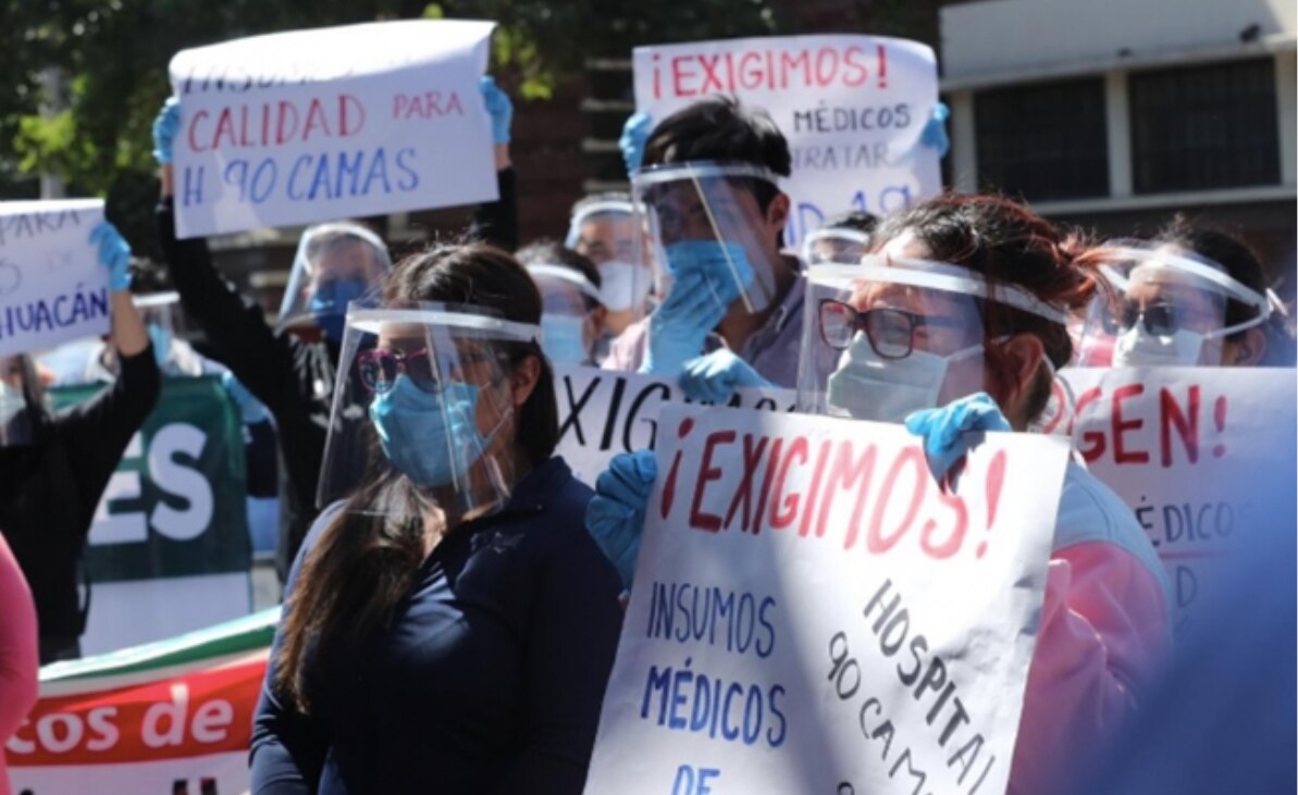 Personal de salud protesta en Toluca; exigen equipo de calidad