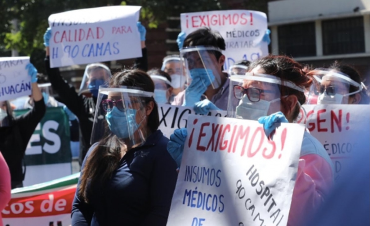 Personal de salud protesta en Toluca; exigen equipo de calidad