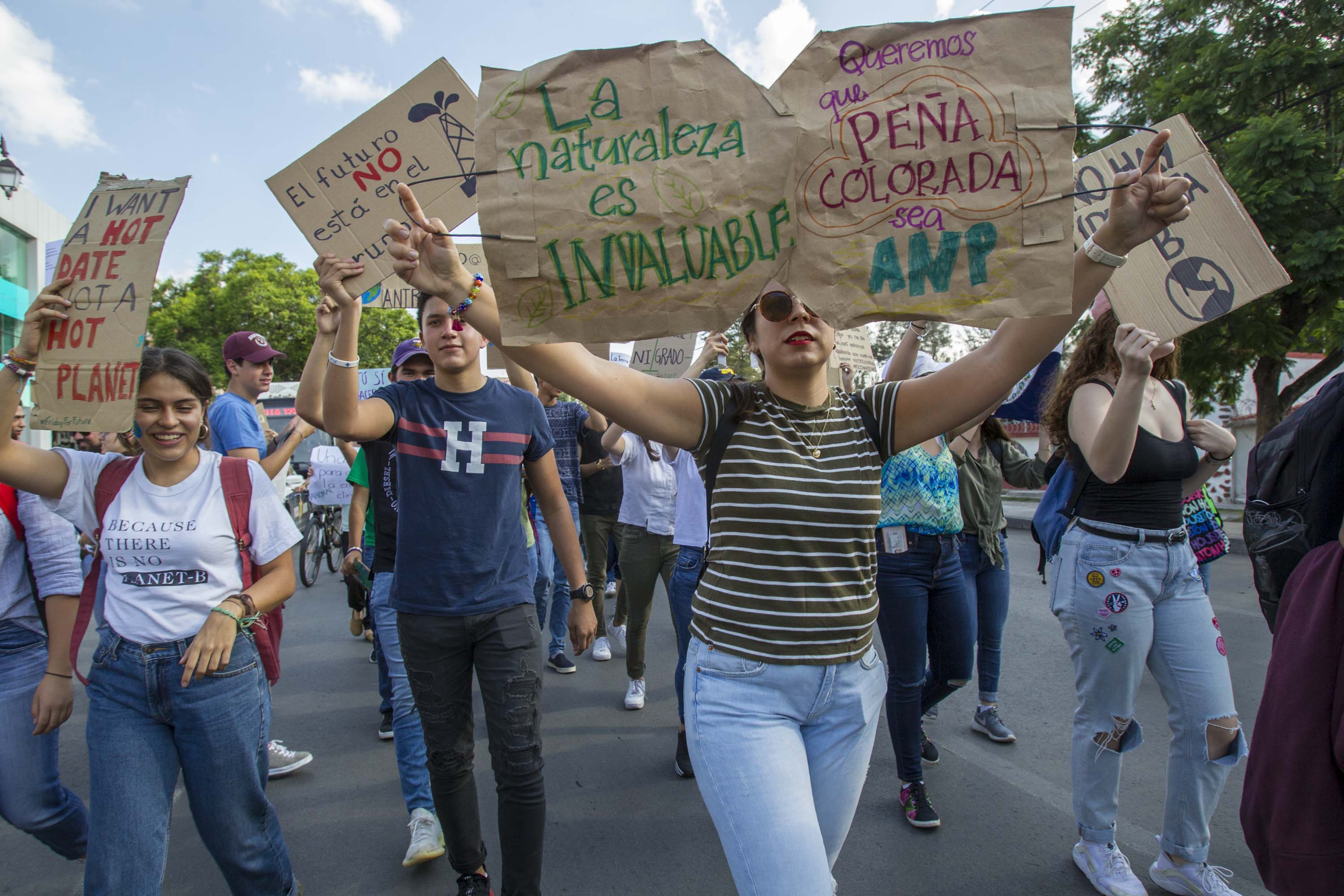 Por el planeta. Marchan para exigir su rescate