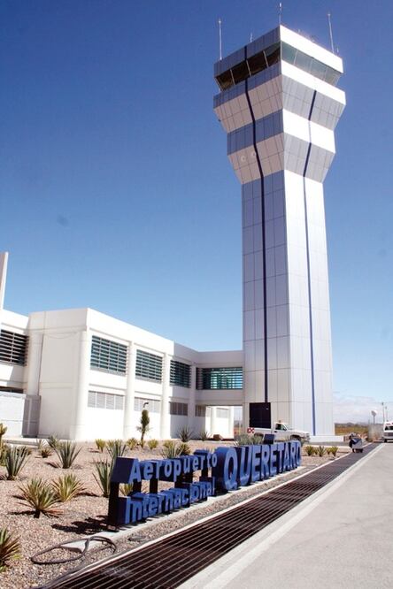 Espera AIQ 25 mil pasajeros en S. Santa