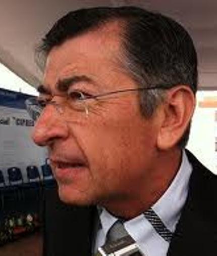 Inhabilitan a ex secretario de obras